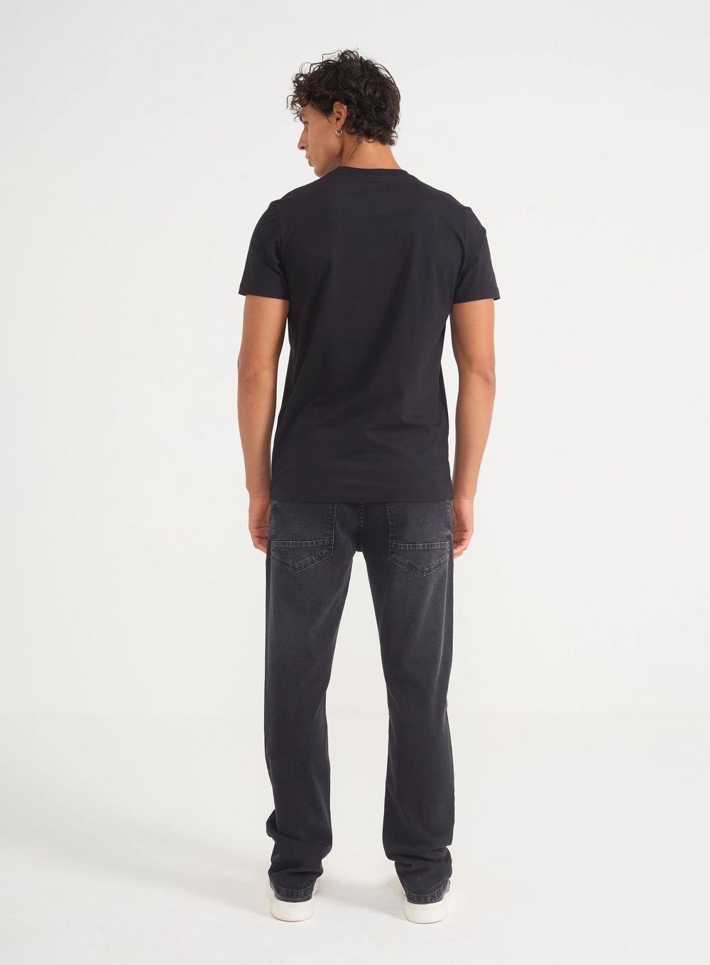 Camiseta Masculina Gola Redonda Com Logo Preto