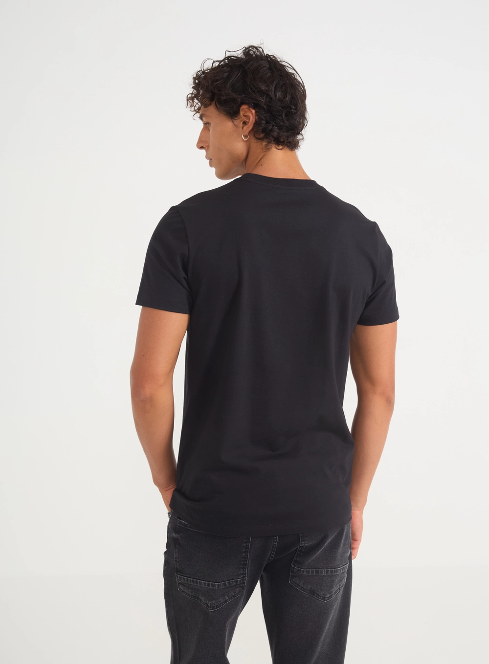 Camiseta Masculina Gola Redonda Com Logo Preto