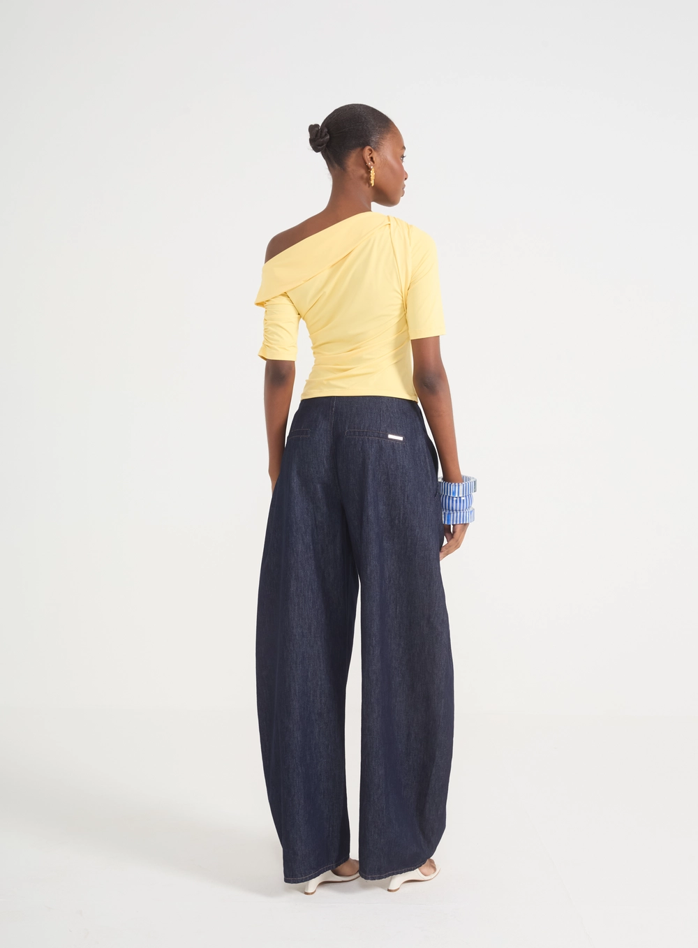 Blusa Feminina De Um Ombro Só Com Franzidos Amarelo