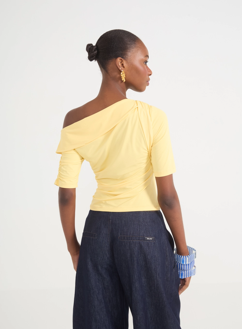 Blusa Feminina De Um Ombro Só Com Franzidos Amarelo
