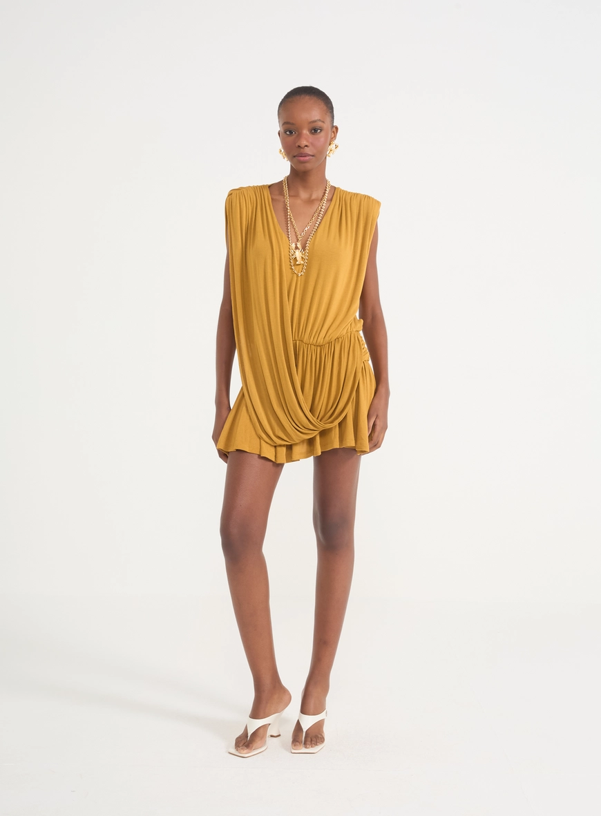 Vestido Feminino Curto Com Decote V E Ombreiras