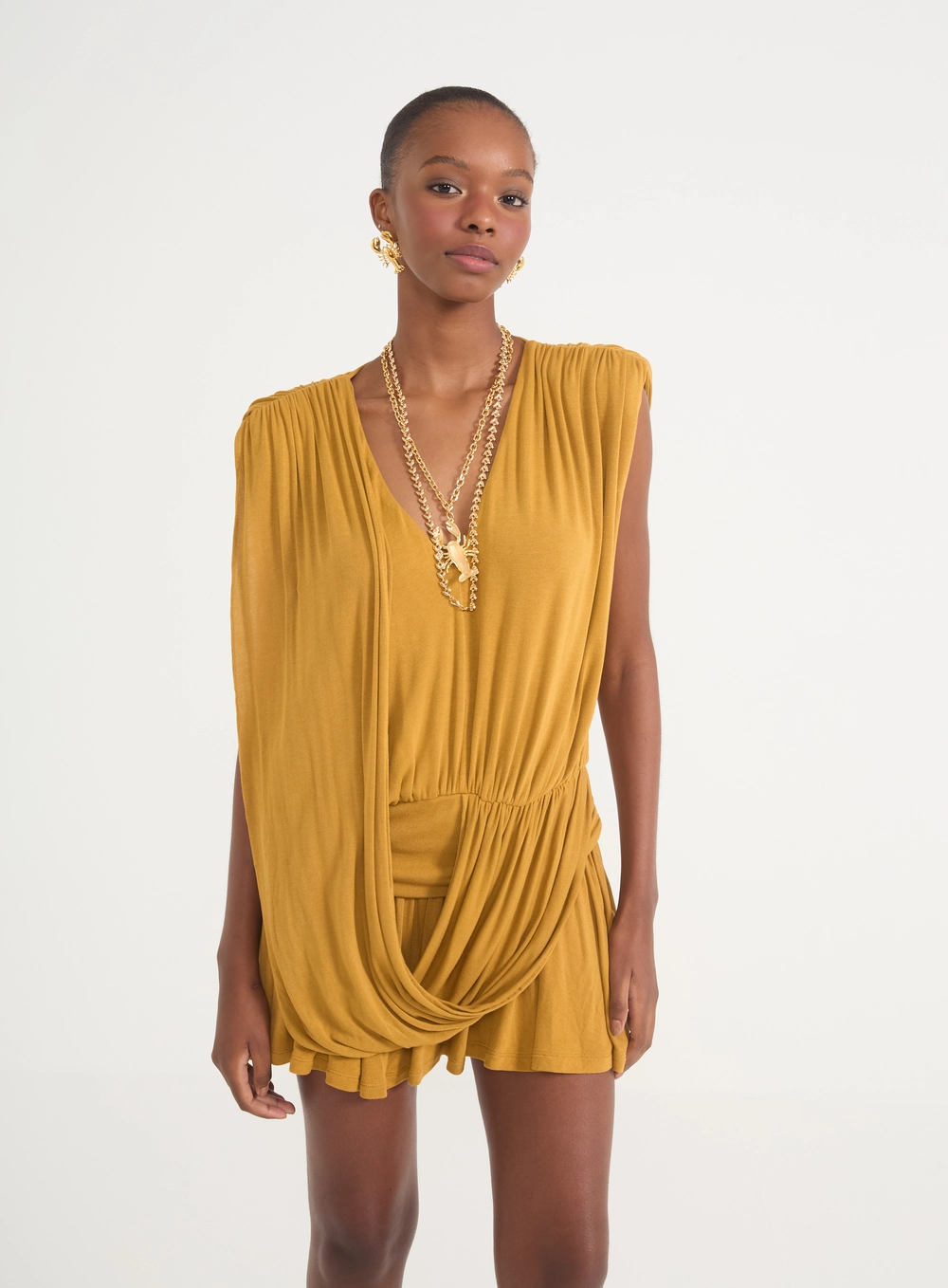 Vestido Feminino Curto Com Decote V E Ombreiras Amarelo