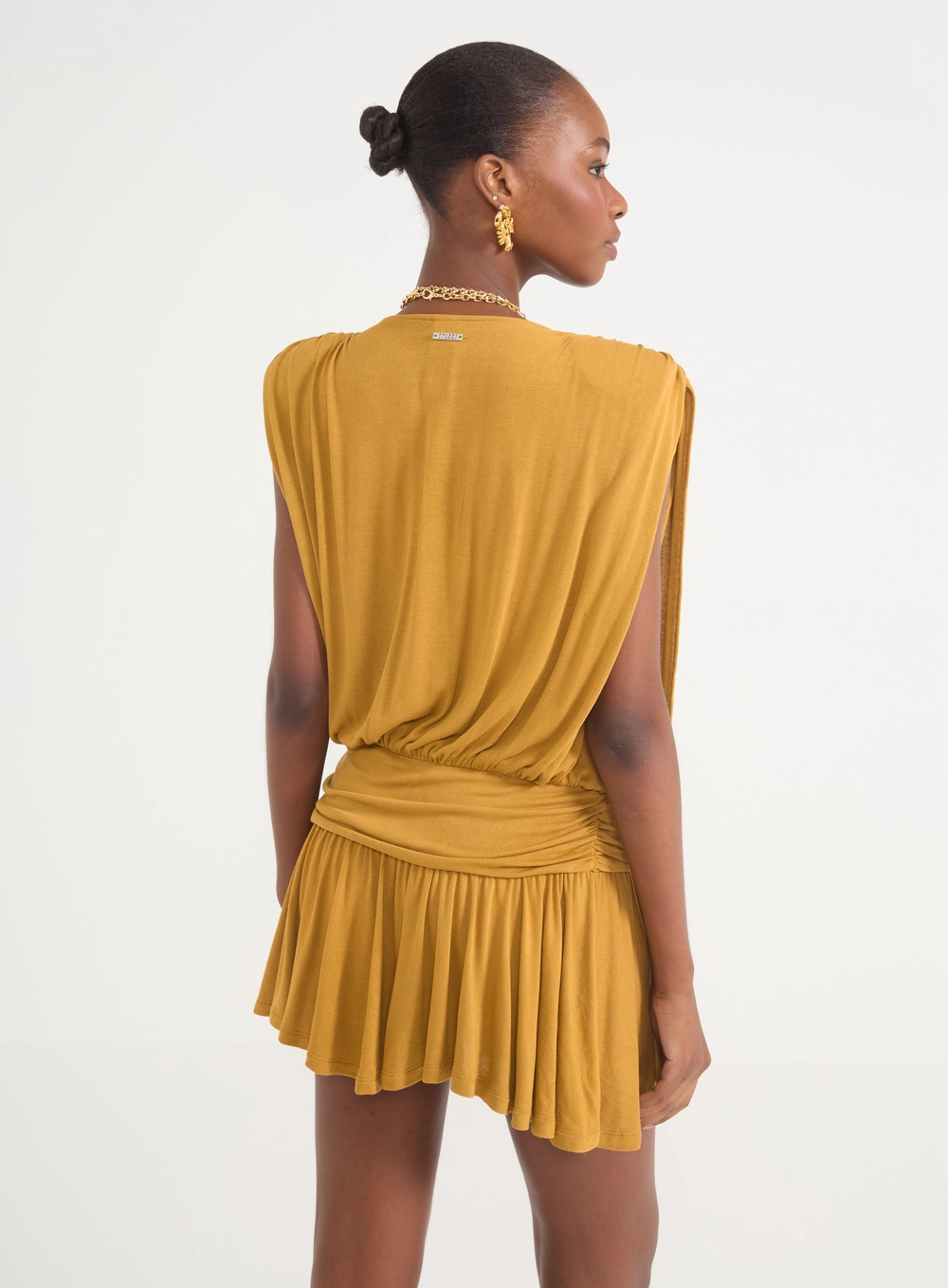 Vestido Feminino Curto Com Decote V E Ombreiras Amarelo
