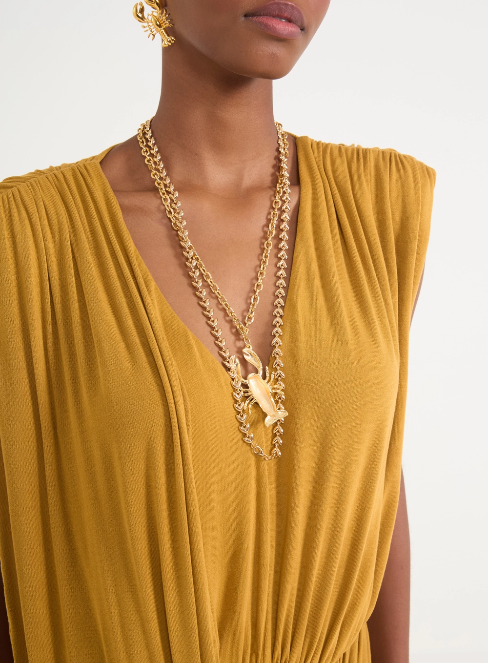 Vestido Feminino Curto Com Decote V E Ombreiras Amarelo