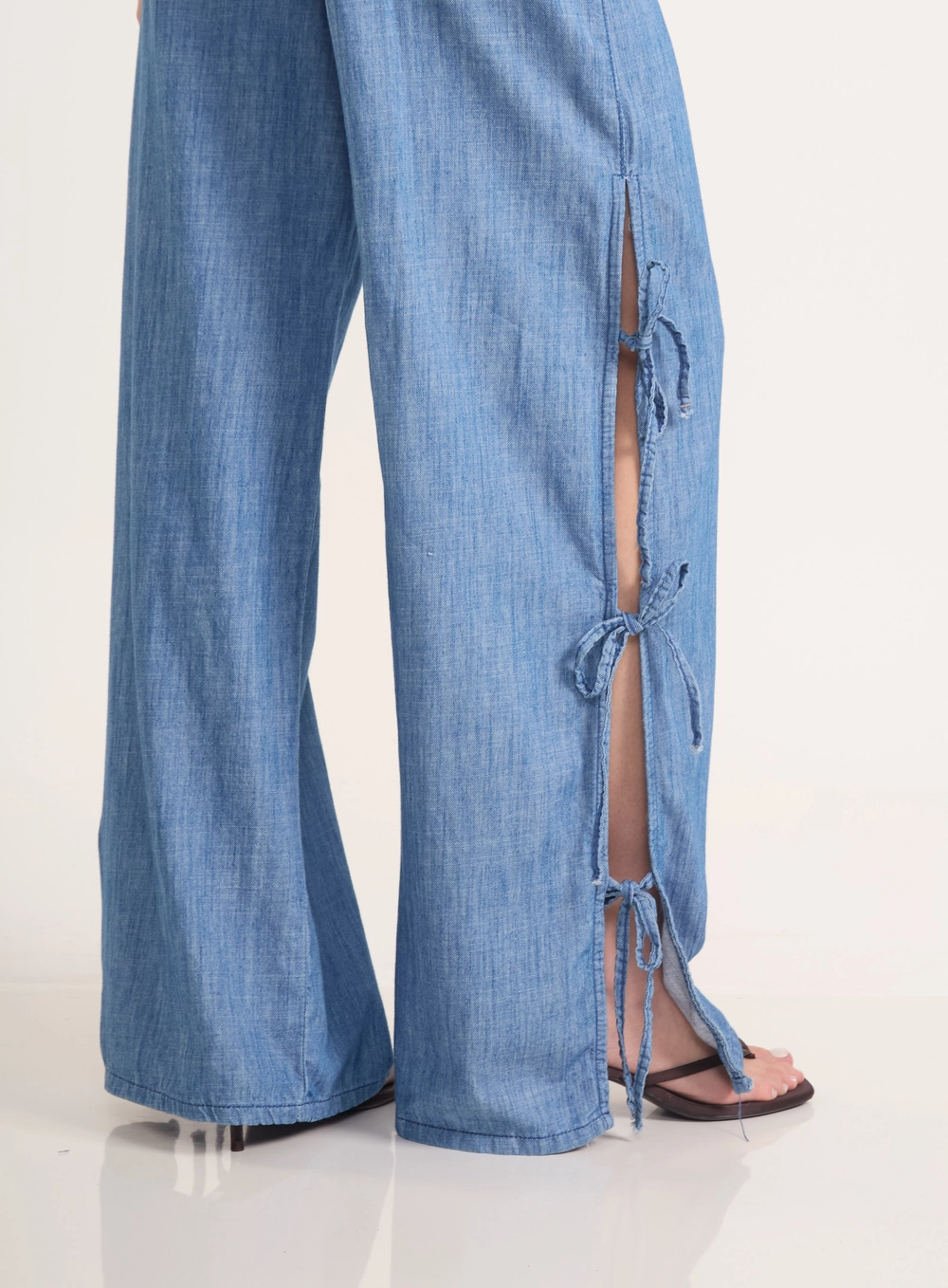 Calça Jeans Feminina Com Amarração Lateral Índigo
