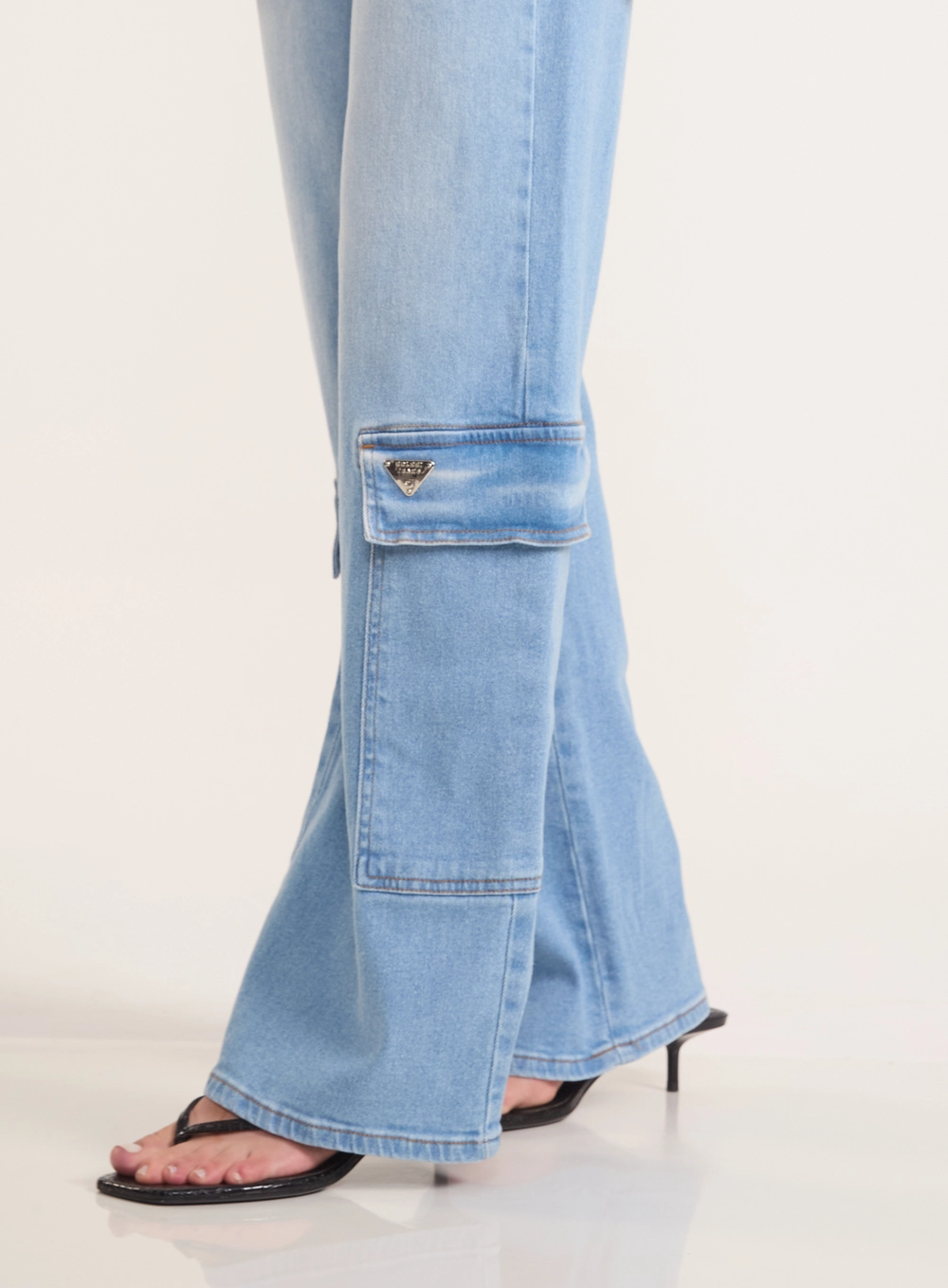 Calça Jeans Wide Leg Cargo Cintura Alta Índigo