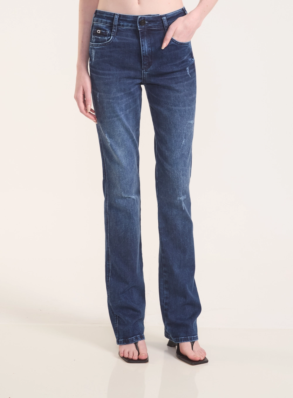 Calça Jeans Nova York Reta Com Detalhes Destroyed Índigo