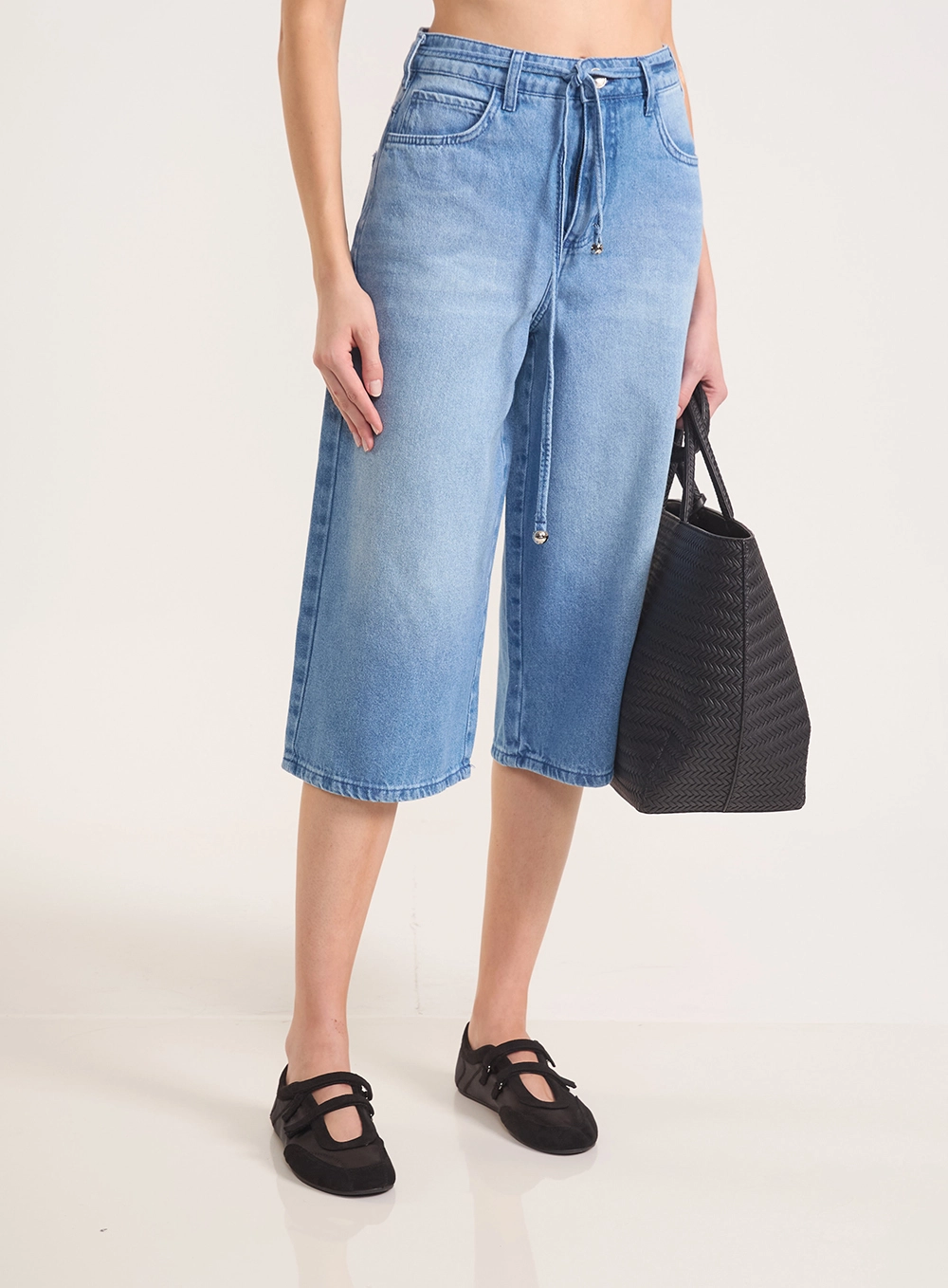 Calça Jeans Verona Pantacourt Com Amarração Índigo
