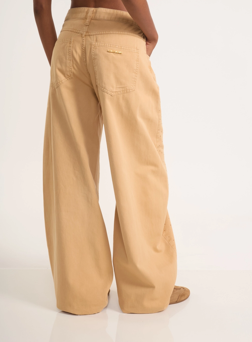 Calça Jeans Feminina Wide Leg Com Aplicação Estampados