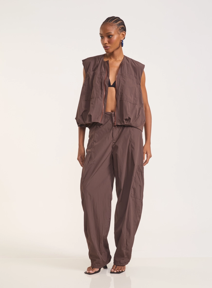 Calça Barril Nylon Com Bolsos Cargos - Joana