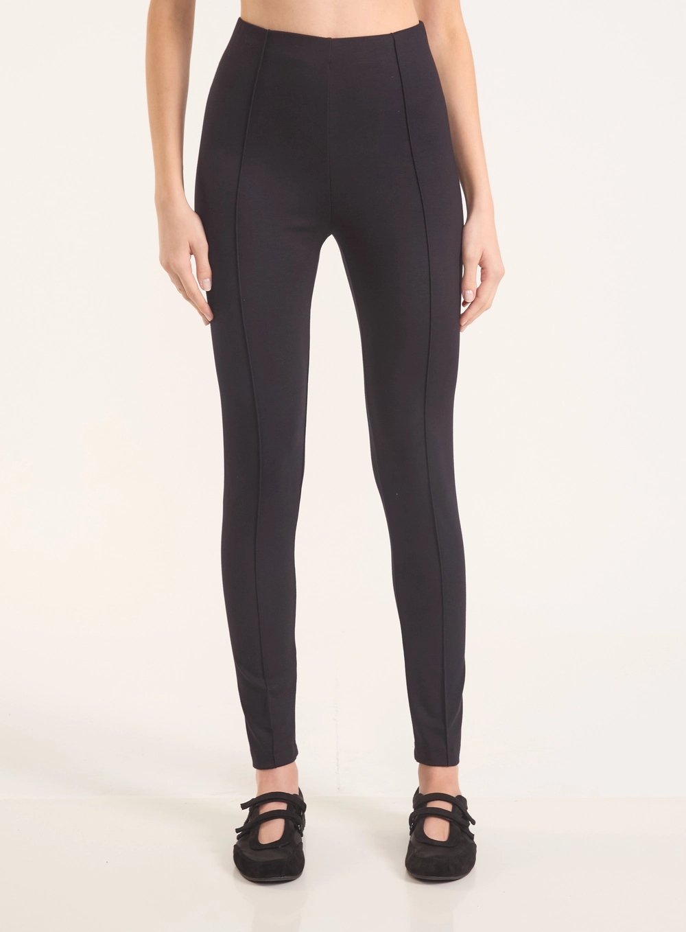 Calça Skinny Com Vincos Frontais Preto