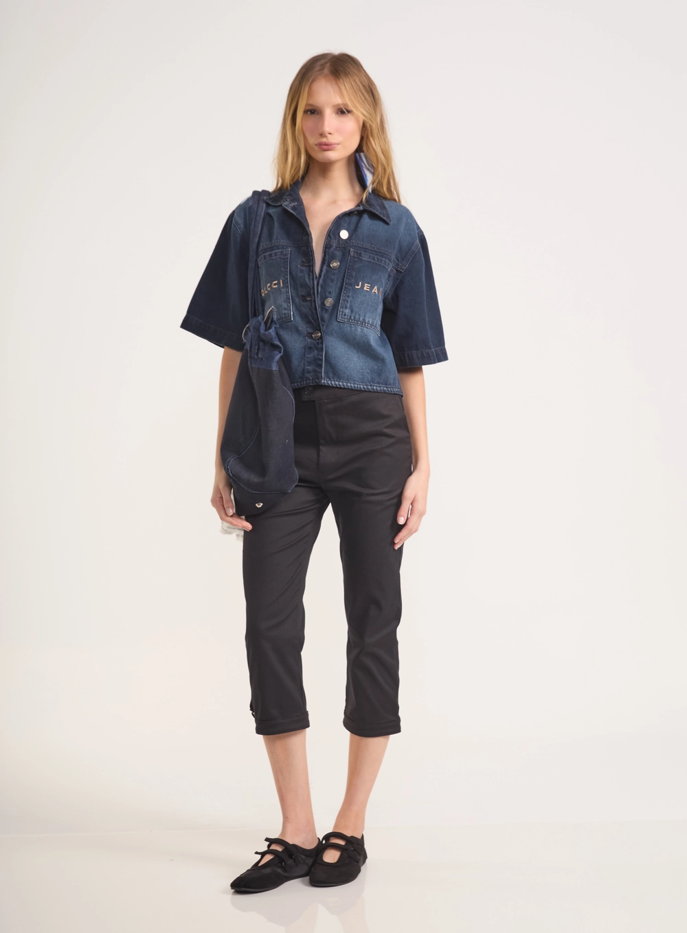 Calça Capri Com Botões E Bolsos Preto