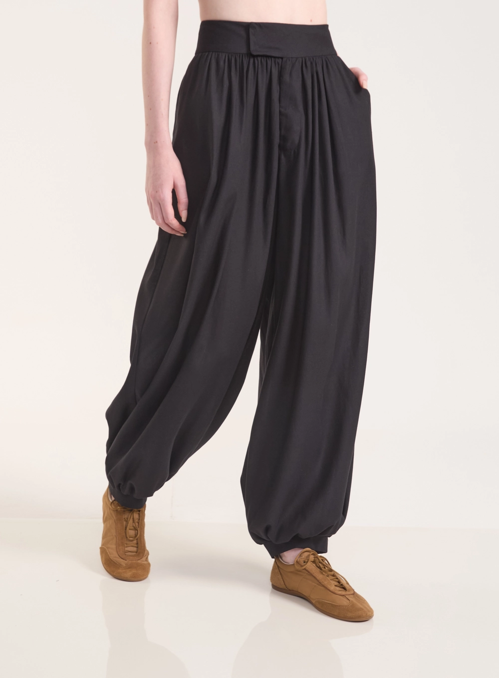 Calça Urban Balloon Com Franzidos Preto