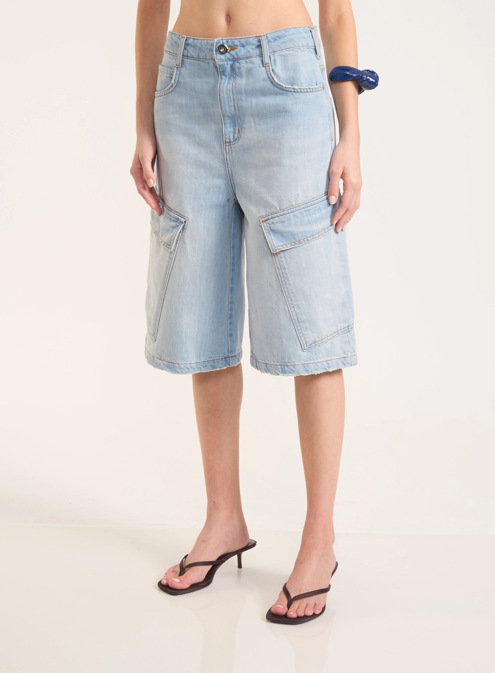 Bermuda Jeans Miami Wide Cargo Índigo