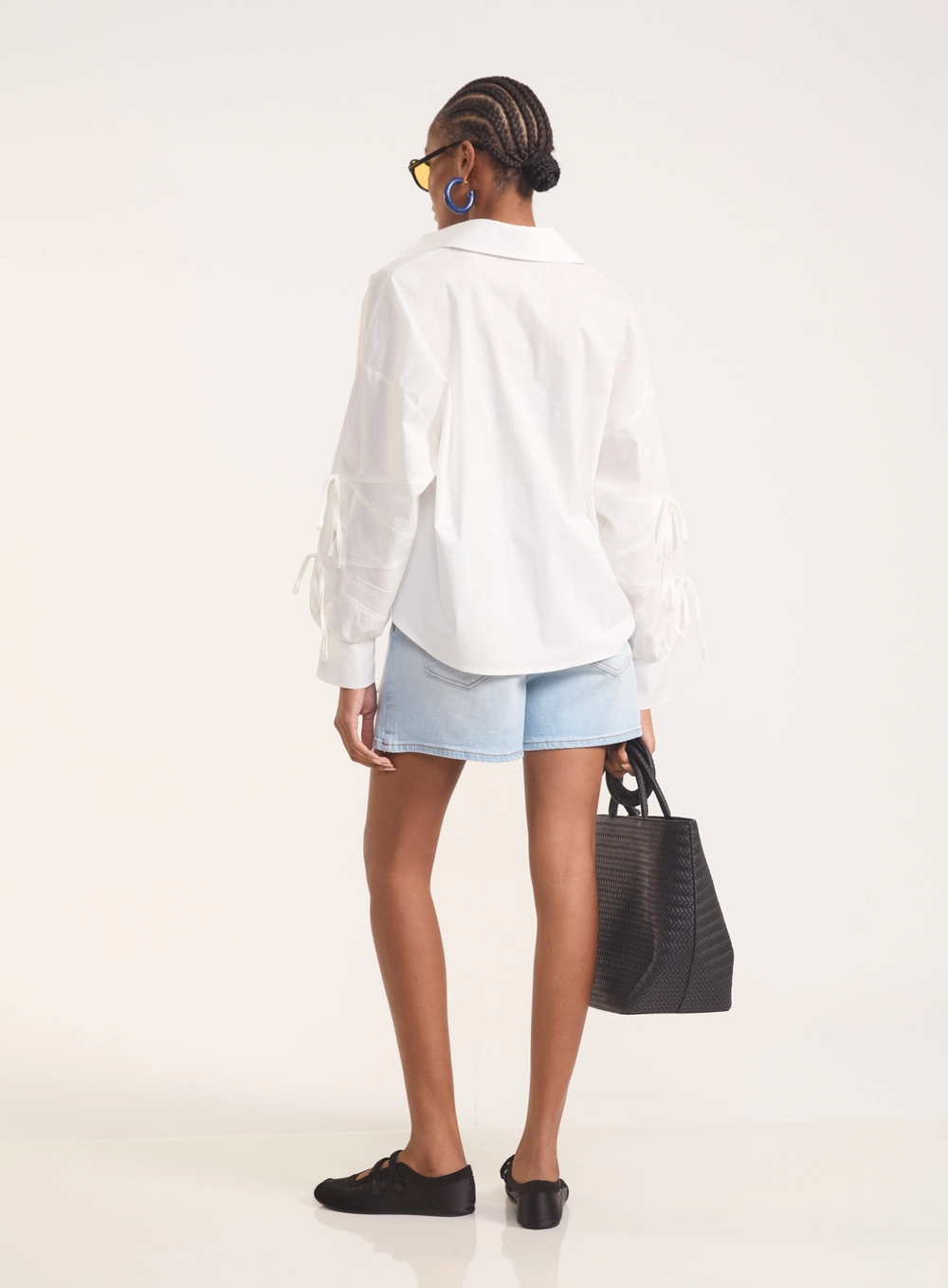 Short Jeans Feminino Com Bolsos Cargos Índigo