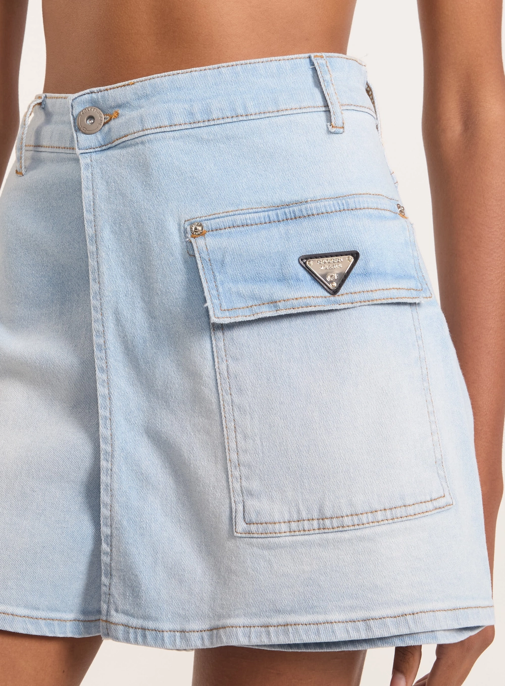 Short Jeans Feminino Com Bolsos Cargos Índigo