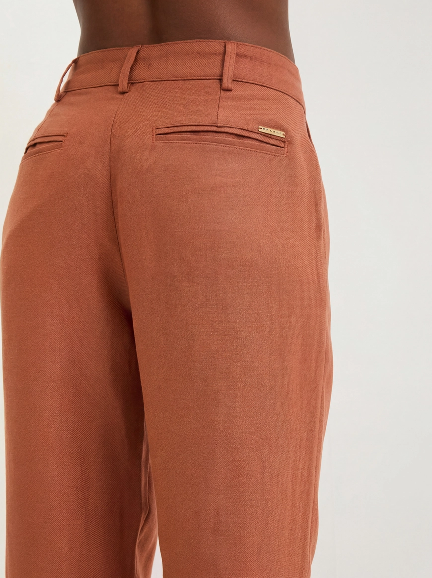 Calça Feminina Com Bolsos Embutidos - Evasê Marrom 4