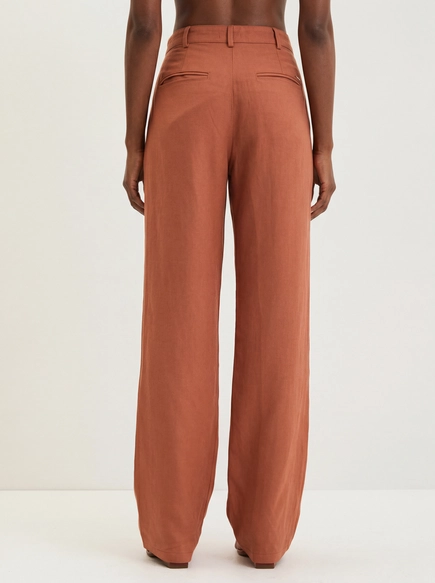 Calça Feminina Com Bolsos Embutidos - Evasê