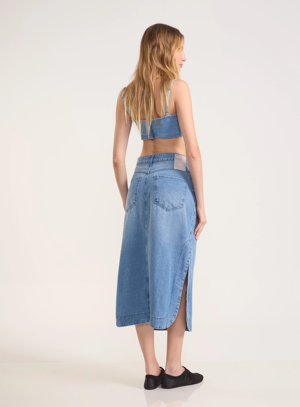 Saia Midi Jeans Com Fenda E Bolsos Índigo