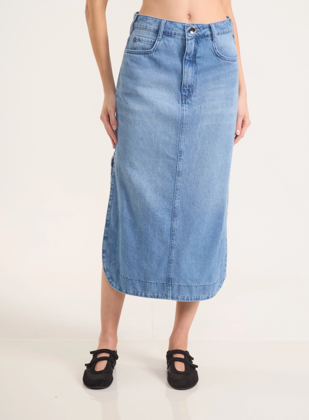 Saia Midi Jeans Com Fenda E Bolsos Índigo