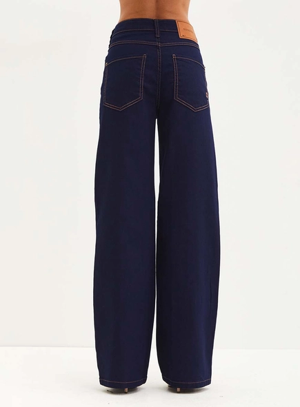 Calça Feminina Jeans Reta Com Bolsos - Slim