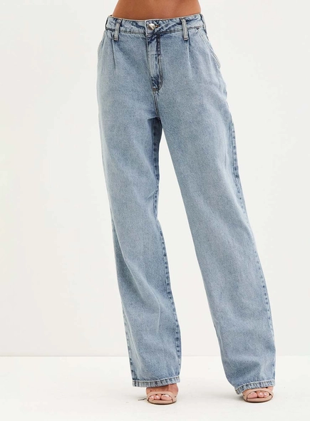 Calça Feminina Jeans Com Pregas Frontais - Reta