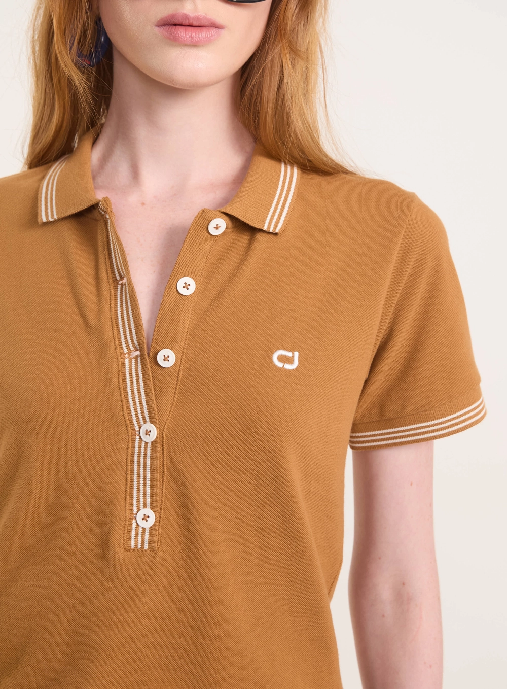 Polo Slim Com Botões Marrom Evermore