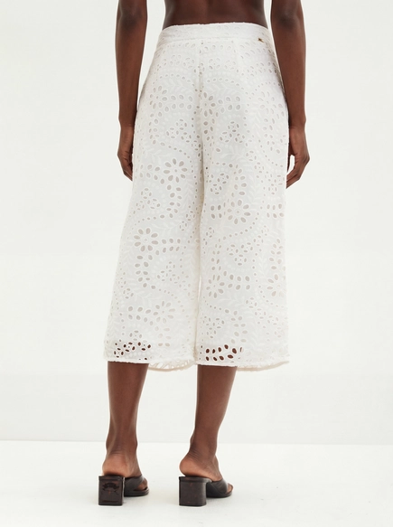 Calça Feminina Com Laise E Bolsos - Pantacourt