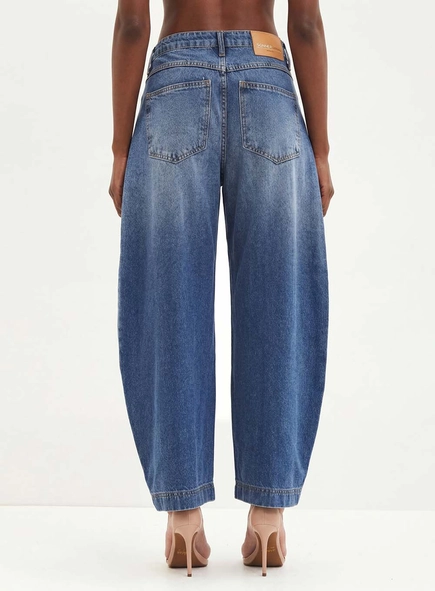 Calça Feminina Jeans Com Recortes - Barrel