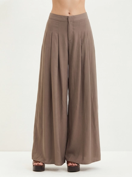 Calça Feminina Com Pregas Frontais - Pantalona