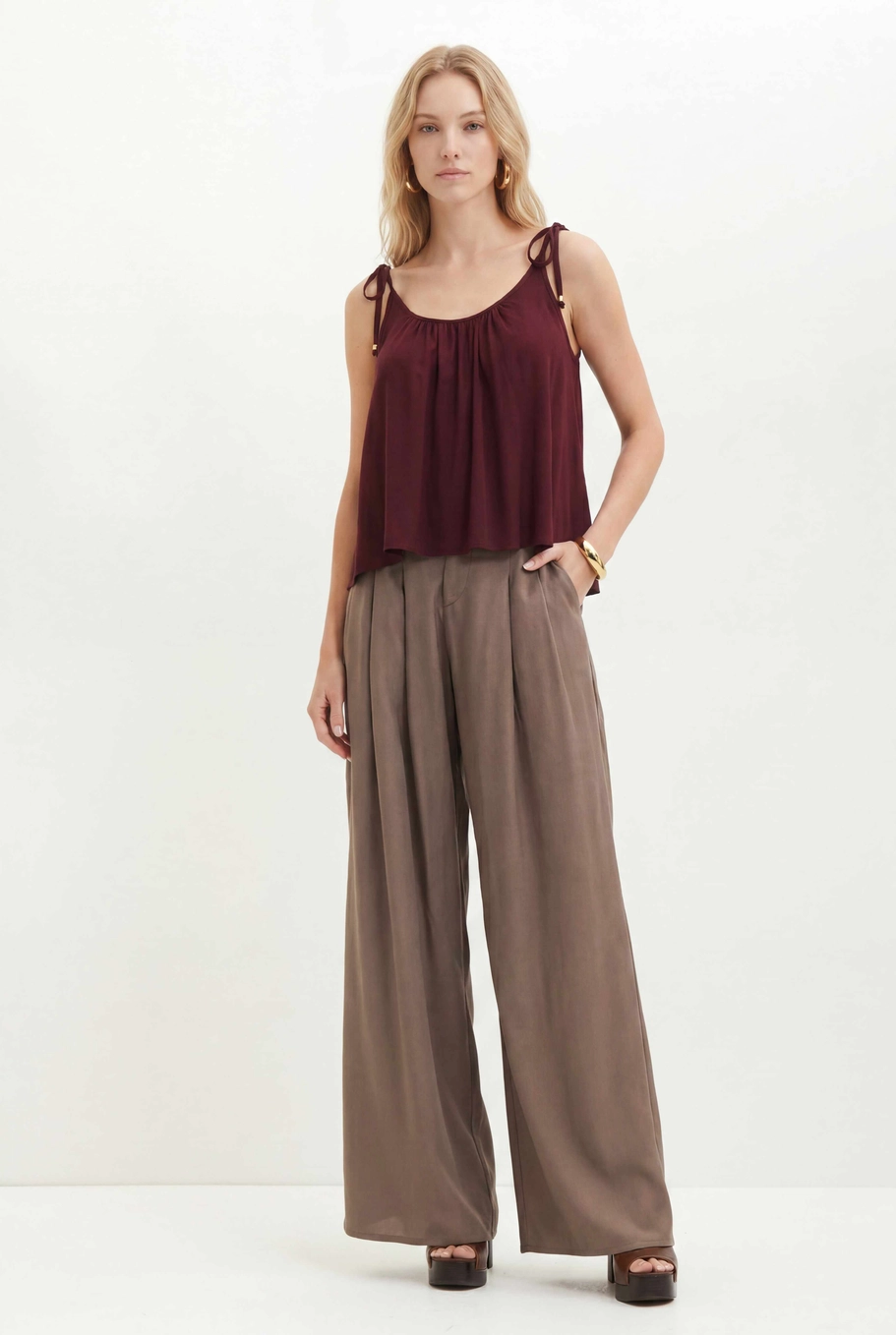 Calça Feminina Com Pregas Frontais - Pantalona Marrom 3