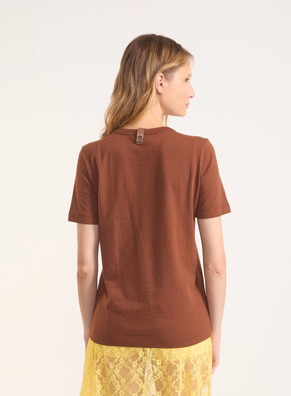 Camiseta Regular Com Estampa E Gola Em Ribana Marrom