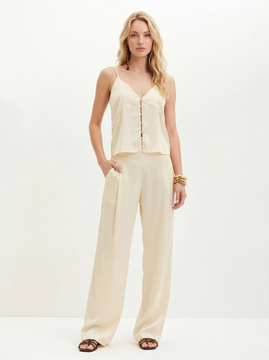 Calça Feminina Com Pregas Frontais - Reta Bege 3