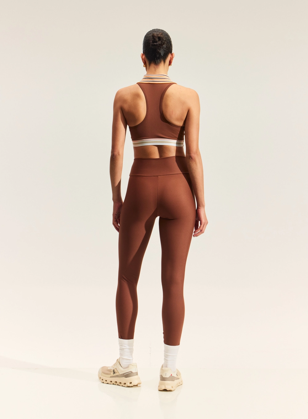 Calça Legging Feminina Com Cós Elástico Marrom