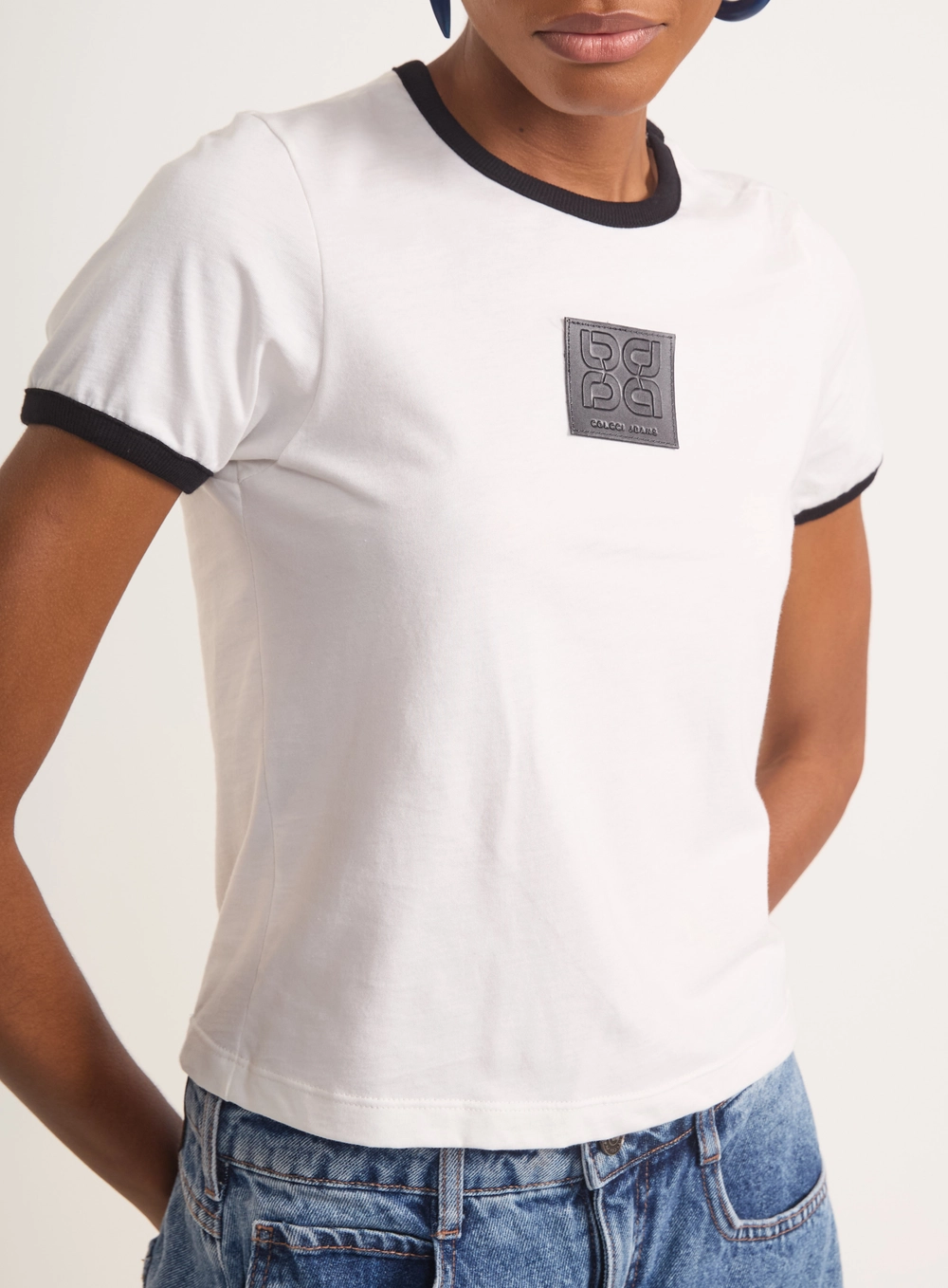 Camiseta Urban Ringer Patch Off Shell
