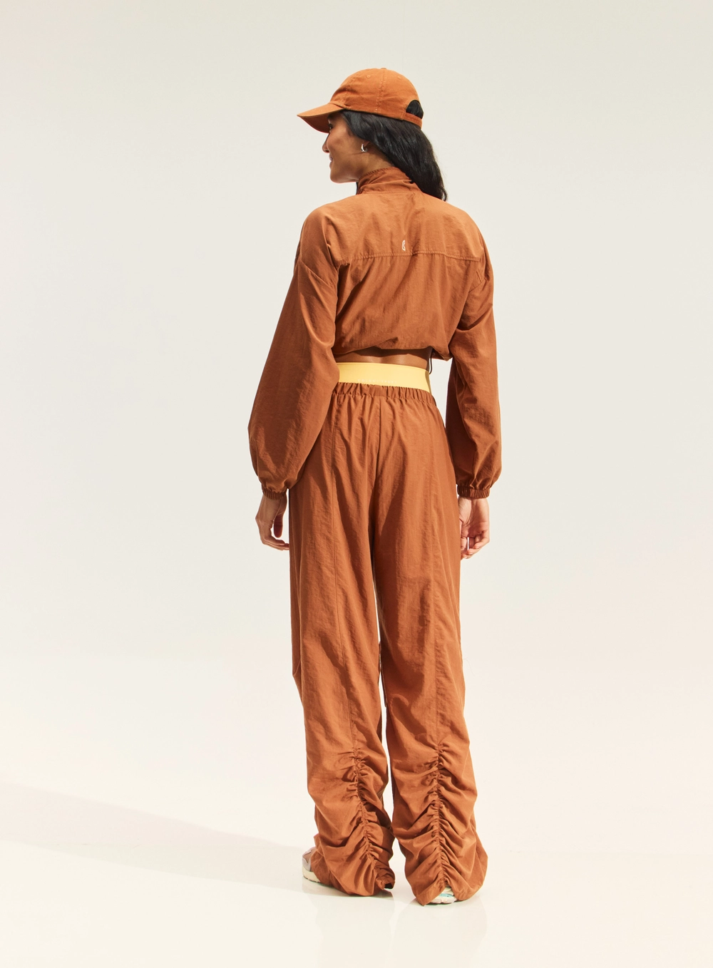 Calça Wide Leg Com Franzido Marrom