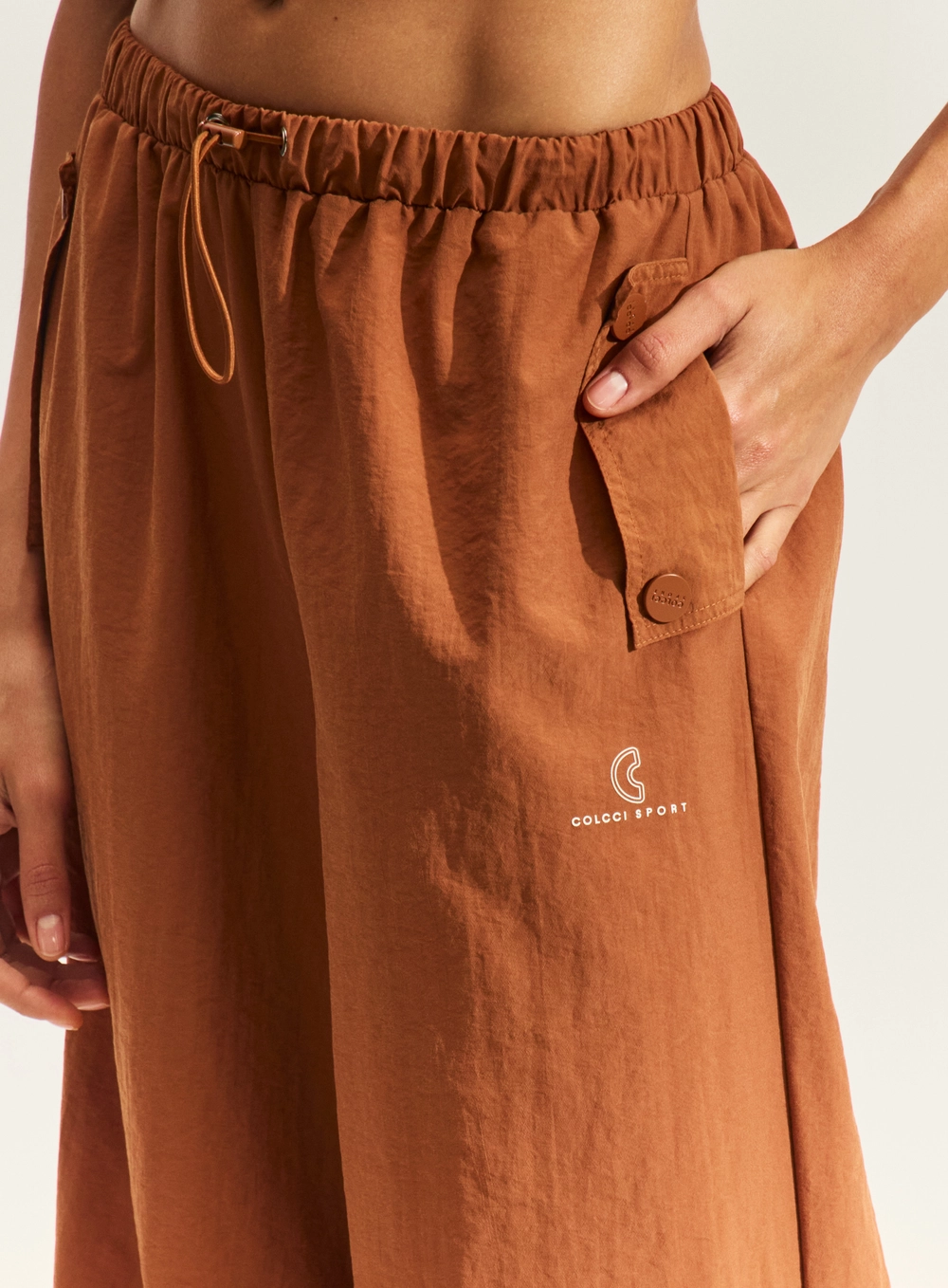 Calça Wide Leg Com Franzido Marrom