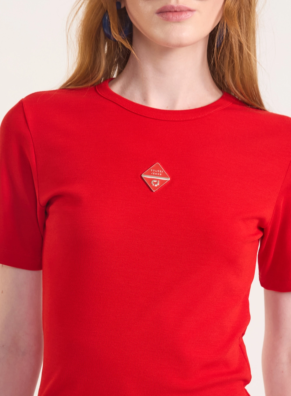 Camiseta Justa Canelada Com Logo Vermelho