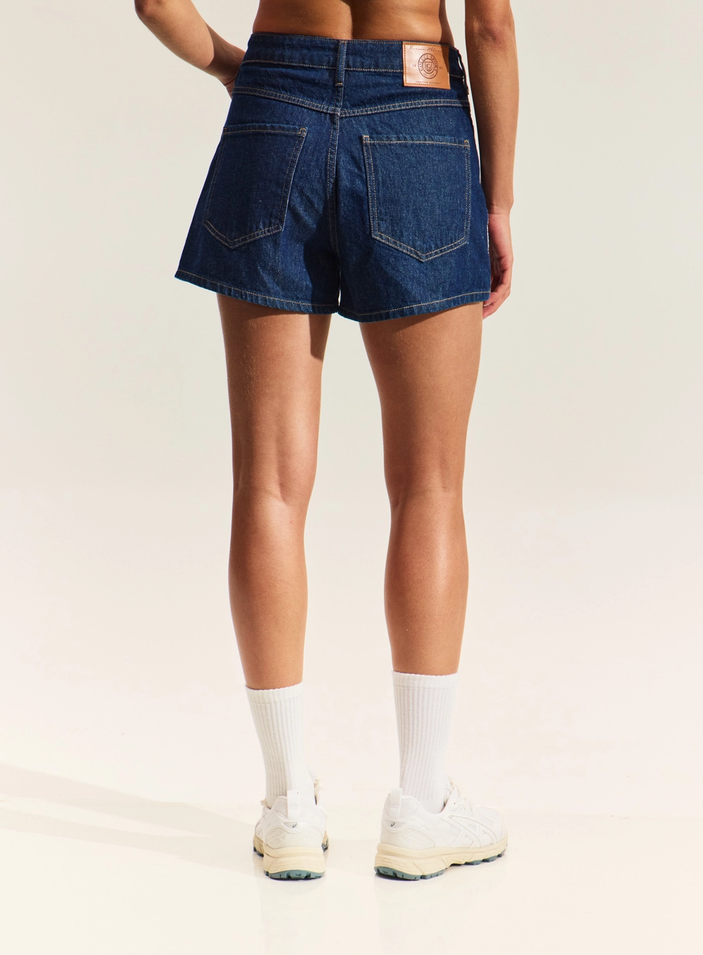 Short Jeans Dunnah Com Bolsos E Faixa Lateral Índigo