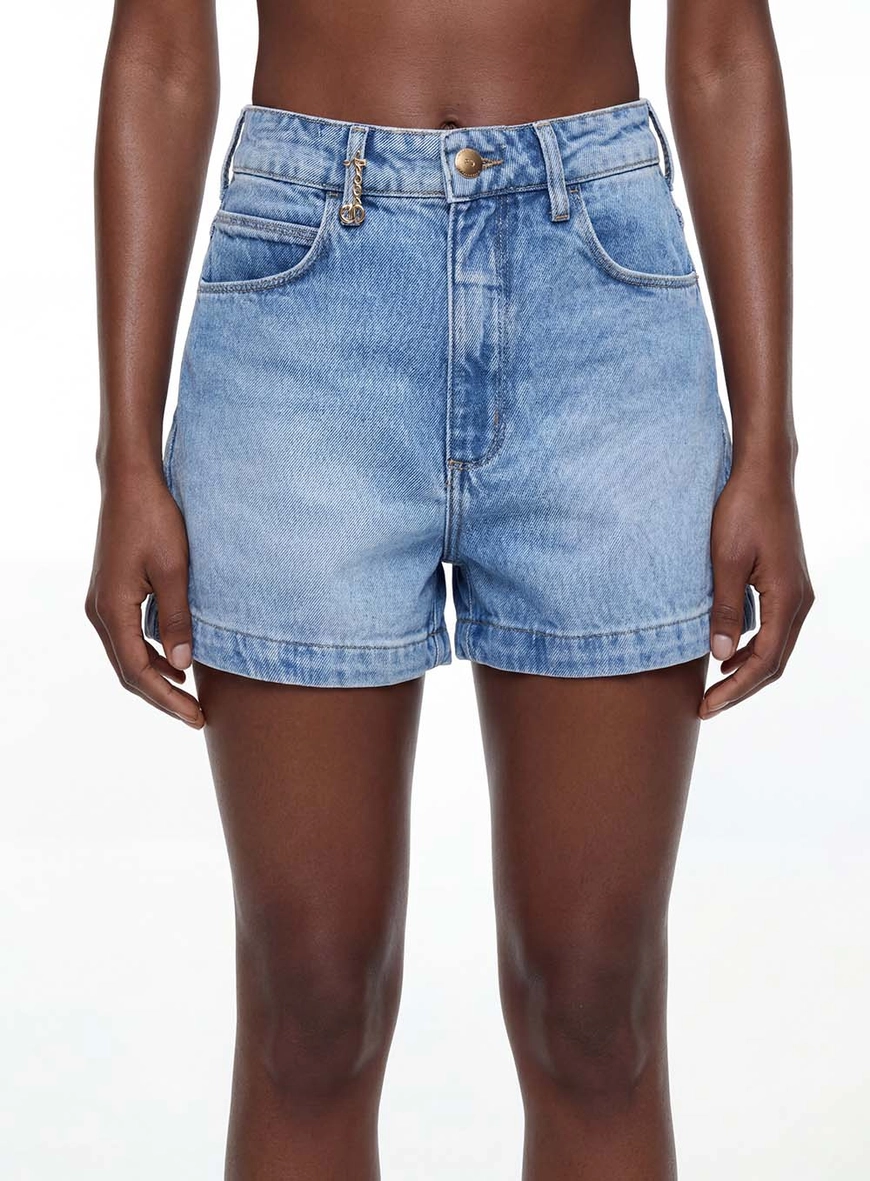 Short Feminino Jeans Com Lavanderia Clara - Lari Índigo 4