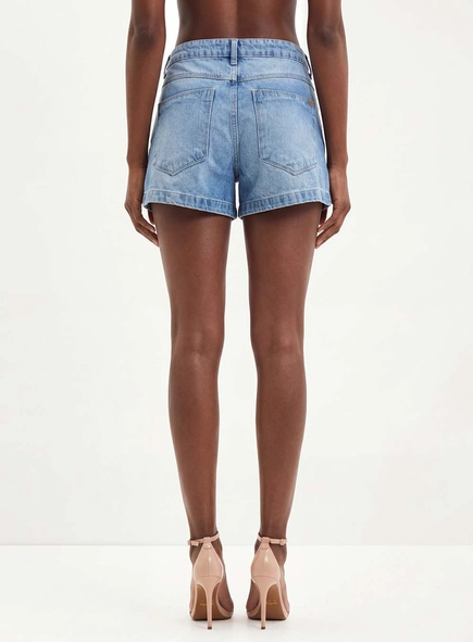 Short Feminino Jeans Com Lavanderia Clara - Lari