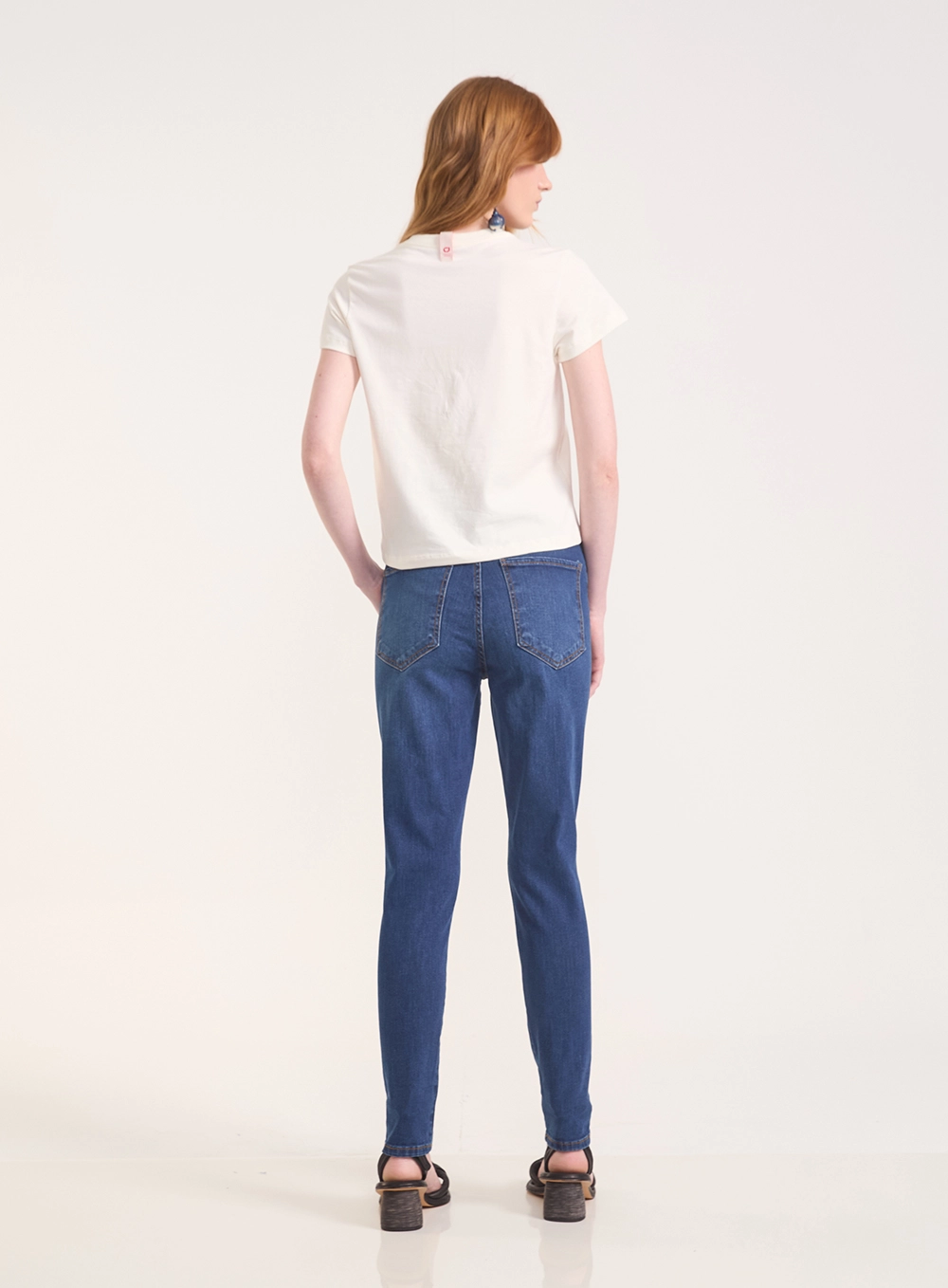 Camiseta Regular Com Estampa E Gola Em Ribana Off Shell