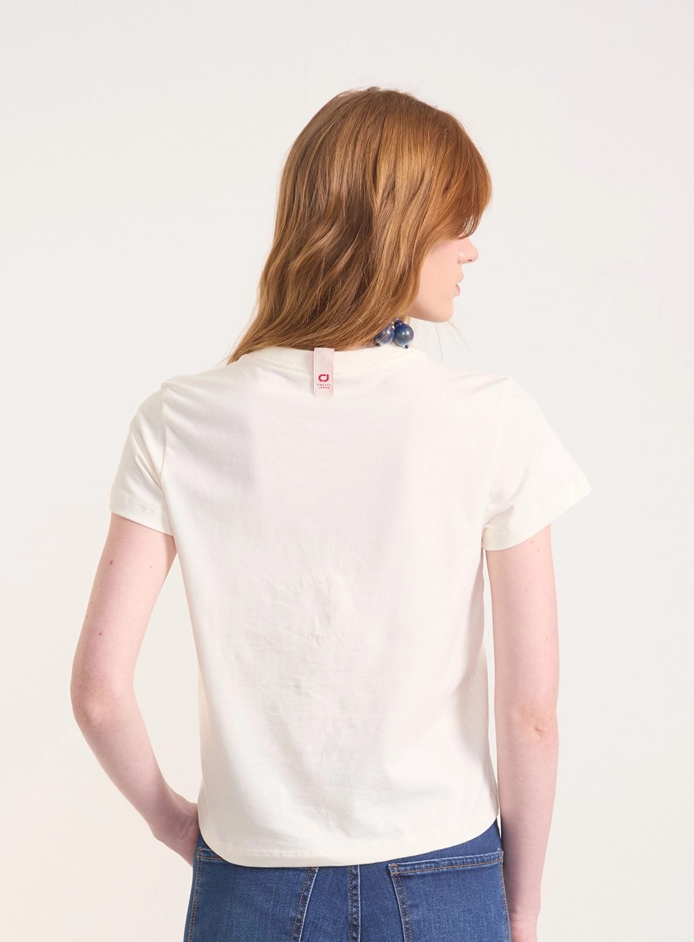 Camiseta Regular Com Estampa E Gola Em Ribana Off Shell