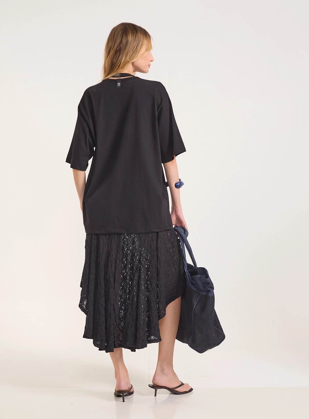 Camiseta Oversized Com Escrita De Brilho Preto