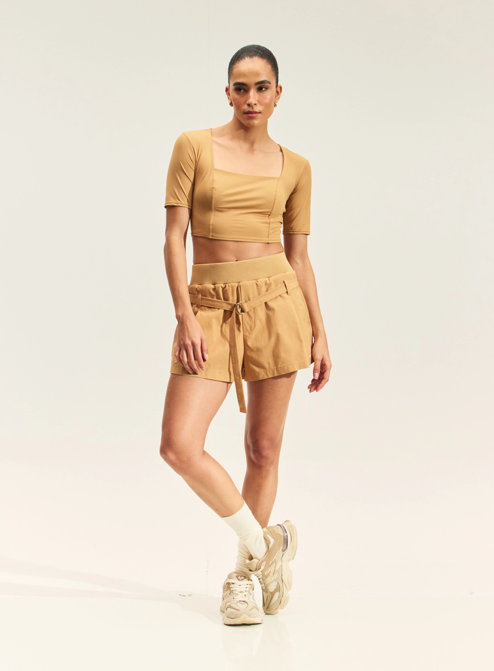Blusa Cropped Feminina Manga Curta Bege