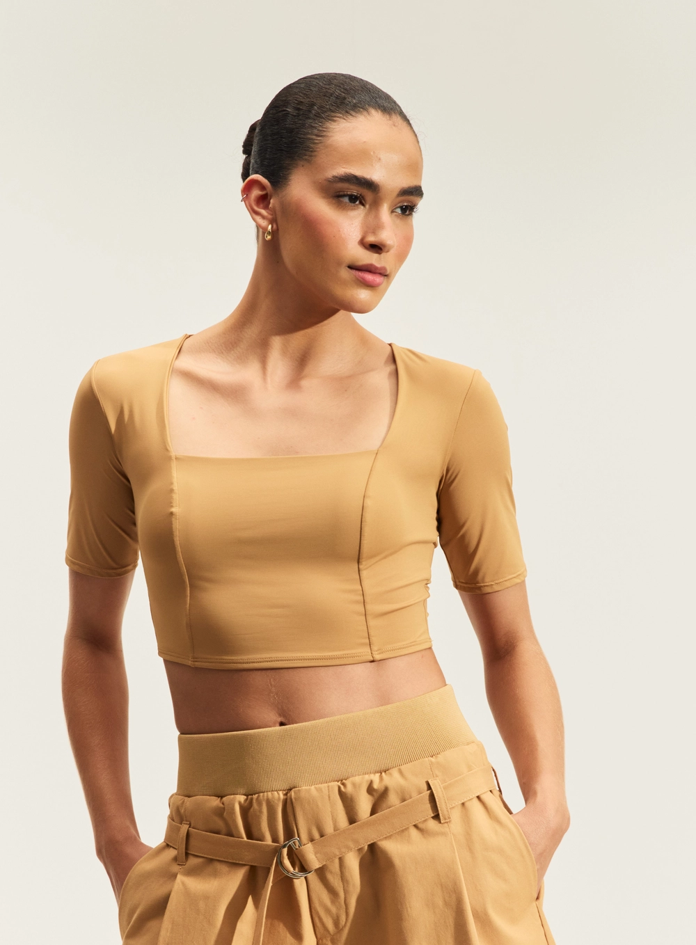 Blusa Cropped Feminina Manga Curta Bege