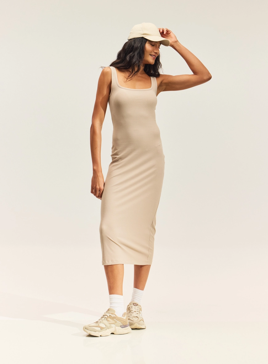 Vestido Midi Justo Com Decote Reto