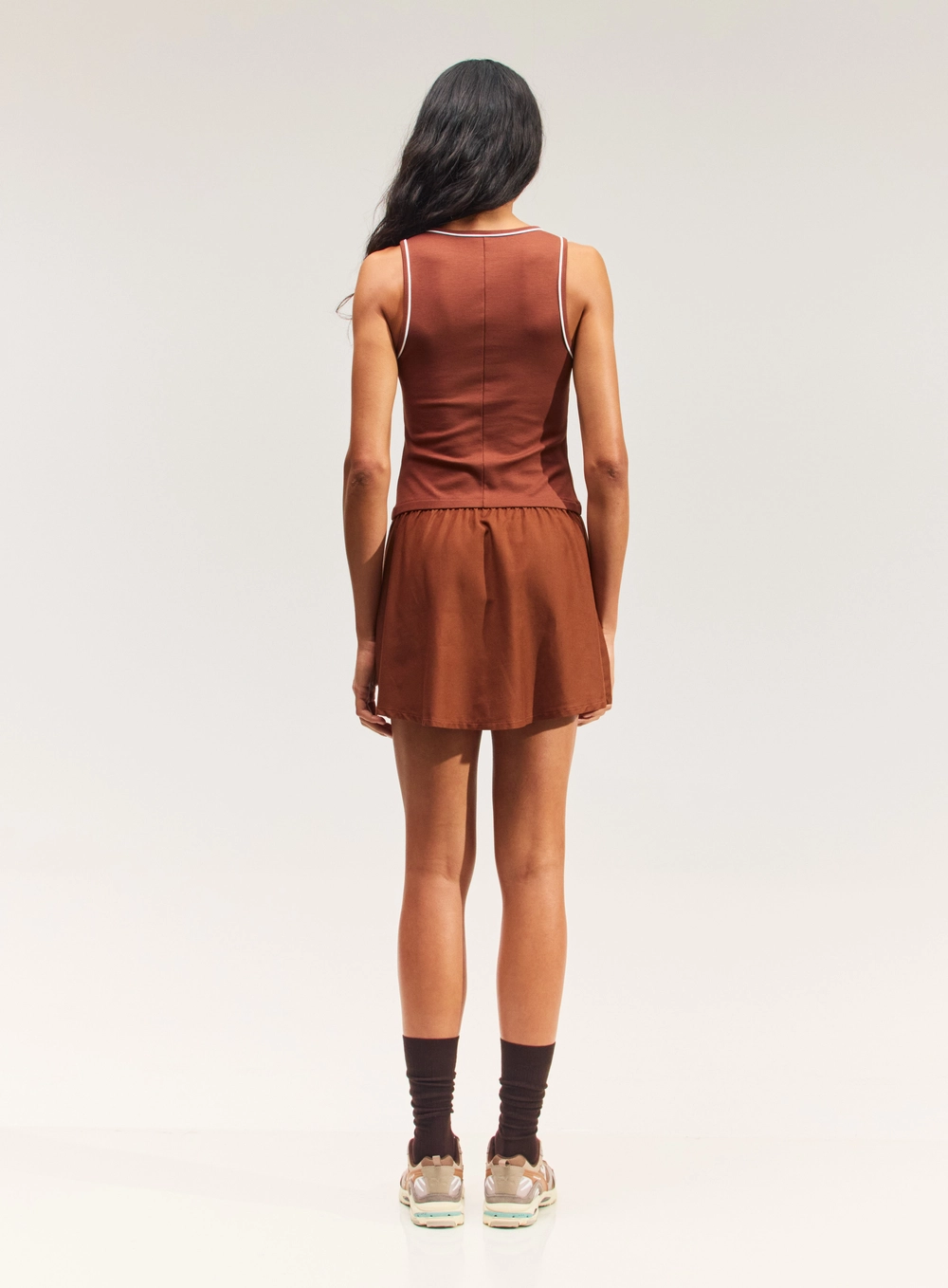 Vestido Canelado Feminino Com Botões Frontais Marrom