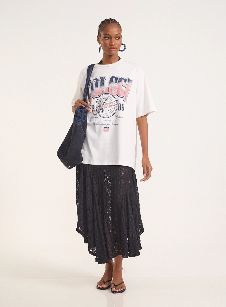 Camiseta Oversized Com Estampa Frontal E Costas