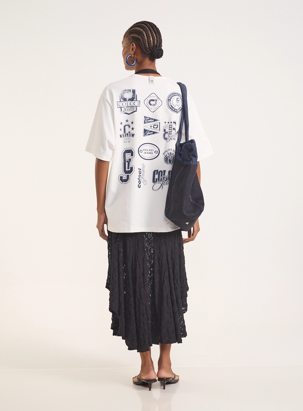 Camiseta Oversized Com Estampa Frontal E Costas Off Shell